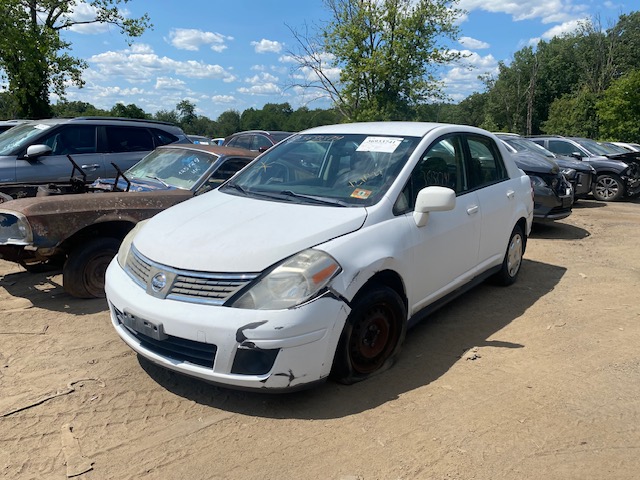 2009 Nissan Versa. Low mileage