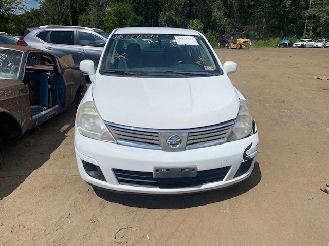 2009 Nissan Versa. Low mileage