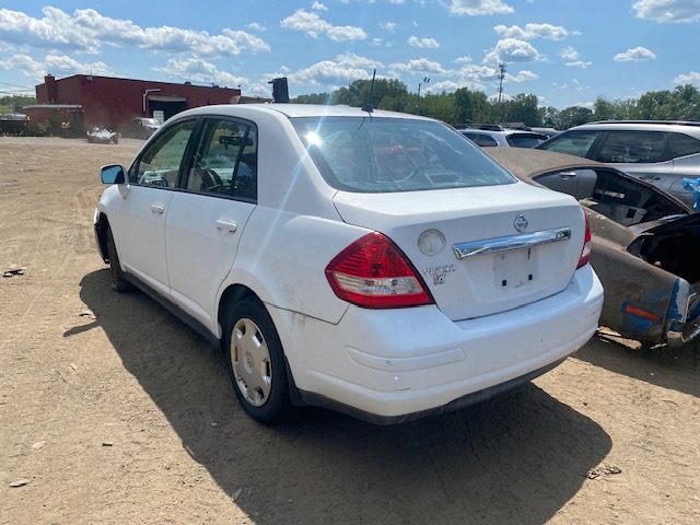 2009 Nissan Versa. Low mileage