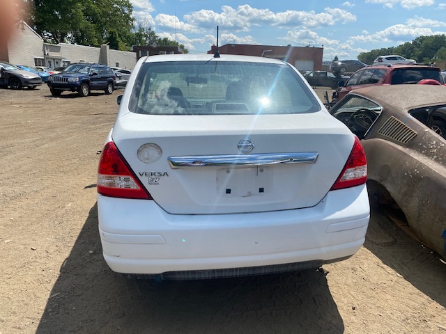 2009 Nissan Versa. Low mileage